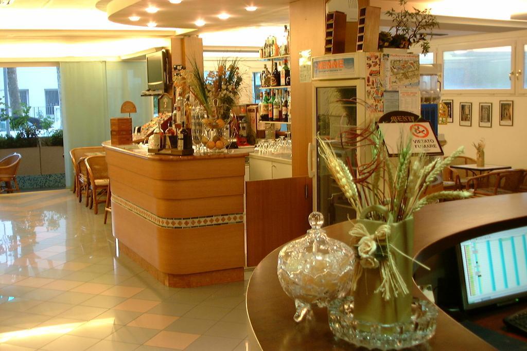卡德特酒店 里米尼 外观 照片
